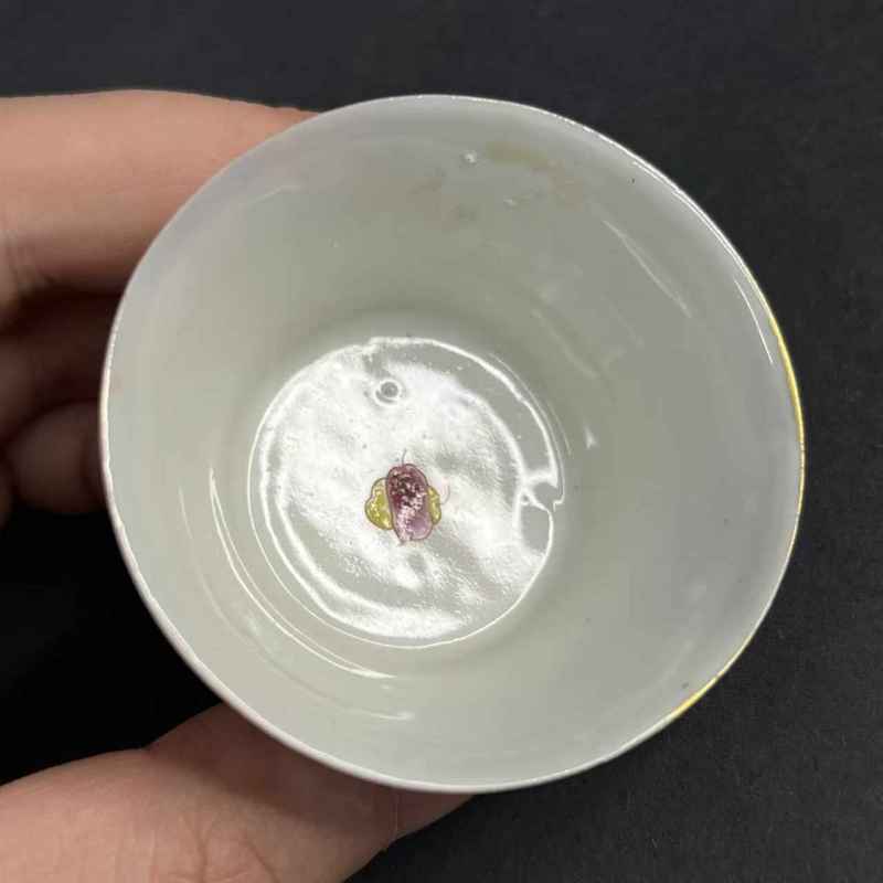 清雍正 仿木纹粉彩富贵如意图杯碟一套 - 图3