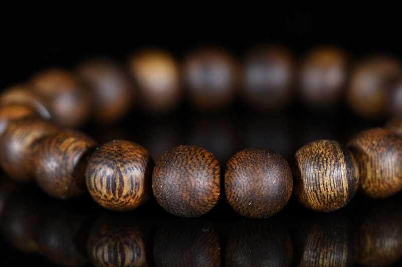  棋楠沉水级随形手串 - 图3