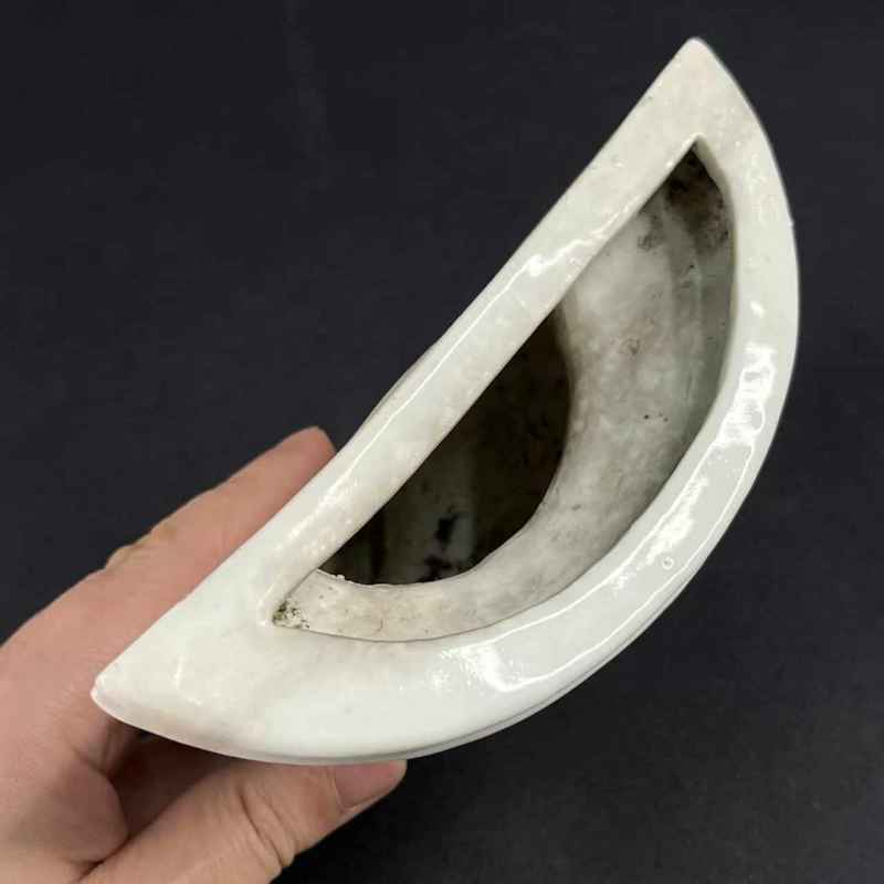 清晚期 白釉镂空花卉纹壁瓶 - 图7