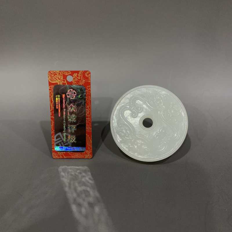 晚清 和田玉八方交结玉璧 - 图12