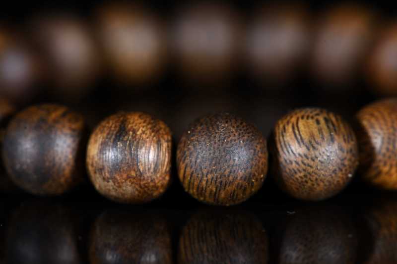  棋楠沉水级随形手串 - 图5