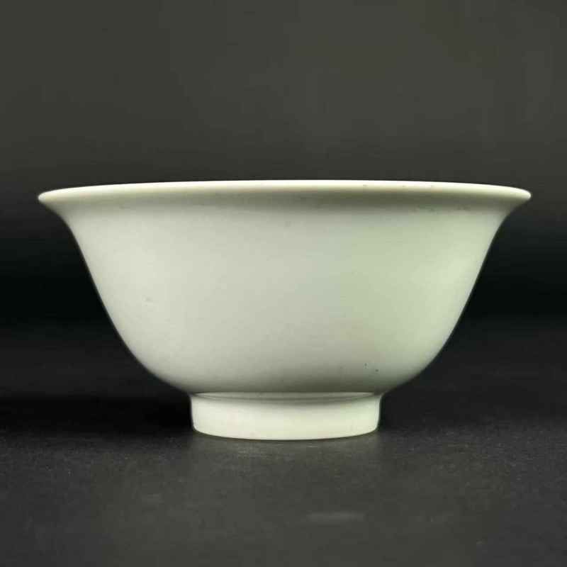 清 青花茶字款压手杯
