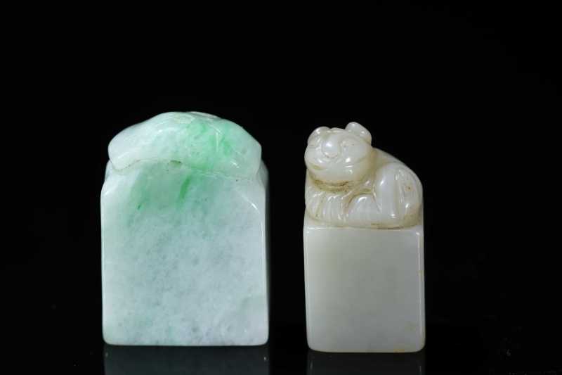  翡翠印纽、玉印纽一组二件