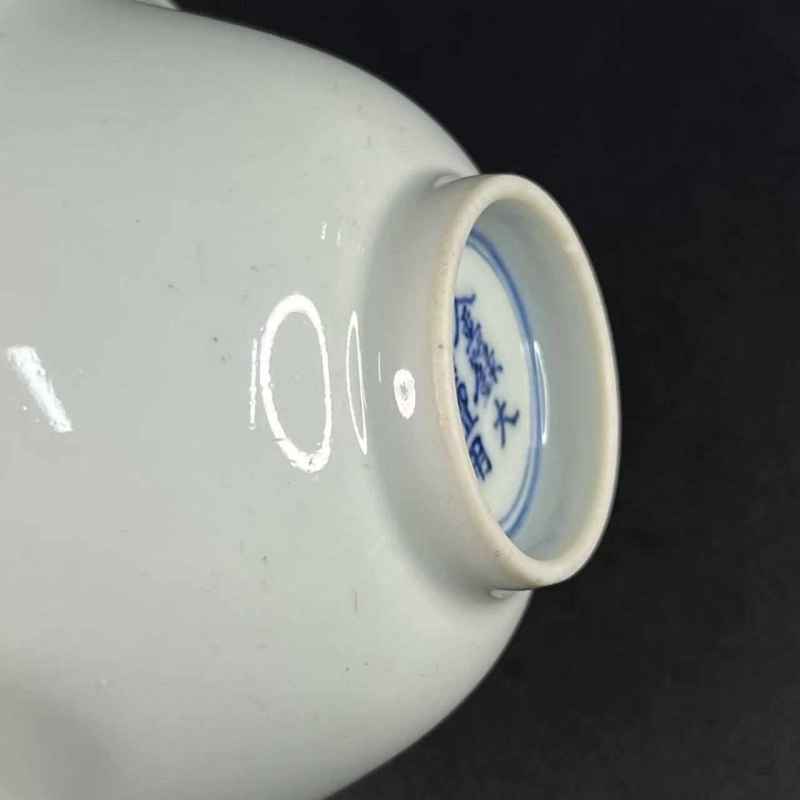清 青花茶字款压手杯 - 图7