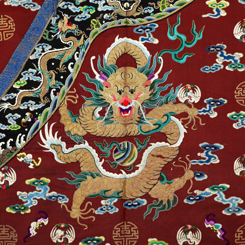 清同治 绛红地盘金彩绣蟒袍 - 图3