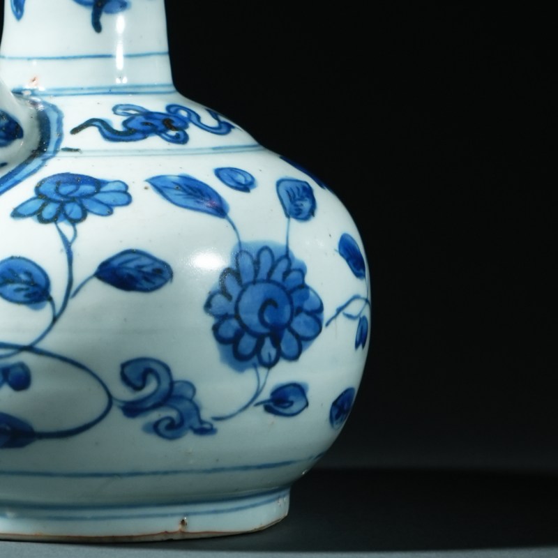 明万历 青花缠枝莲纹军持 - 图6