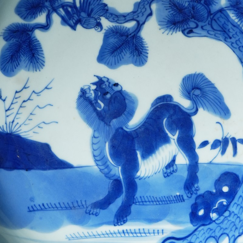 清乾隆 青花英雄独立图盘 - 图3