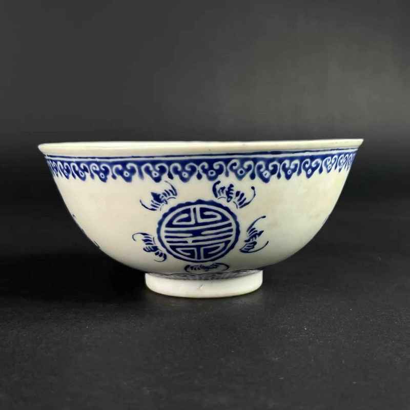 清同治 蓝料彩五福捧寿纹碗 - 图2