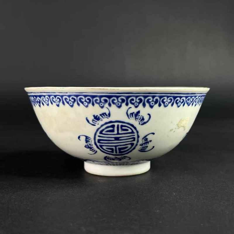 清同治 蓝料彩五福捧寿纹碗 - 图3