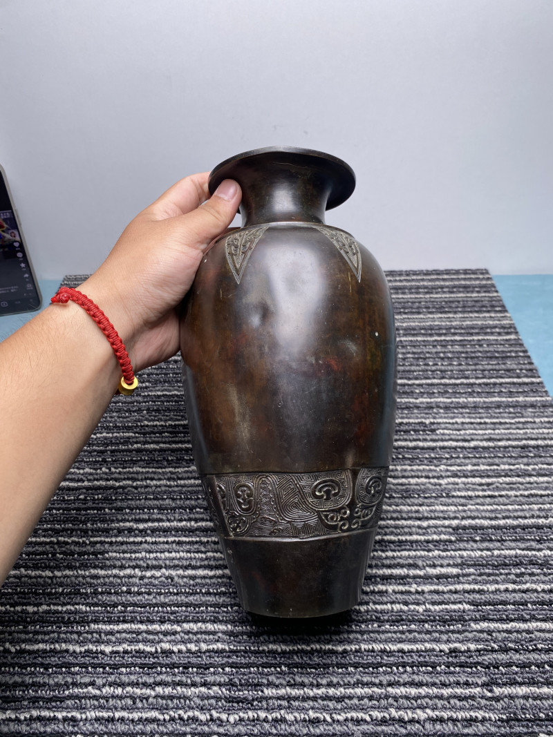 清 铜蕉叶兽面纹瓶、盘龙纹瓶一组两件 - 图20