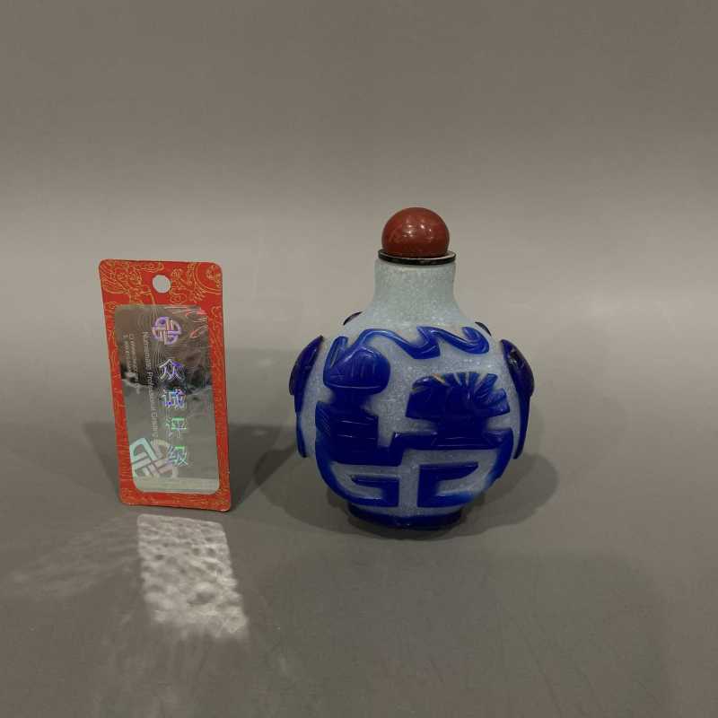 清 涅白套蓝料夔龙纹烟壶 - 图7