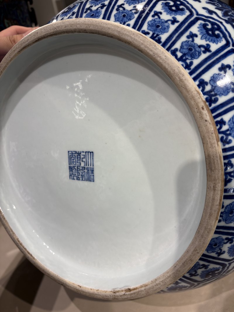 清乾隆青花纏枝蓮紋雙夔龍耳尊 - 图4