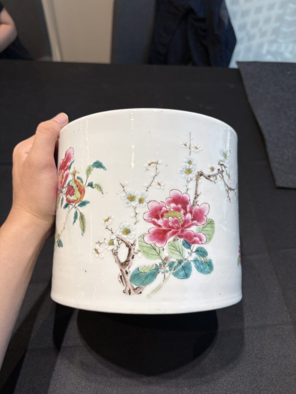 清雍正 粉彩花卉紋筆筒 - 图10