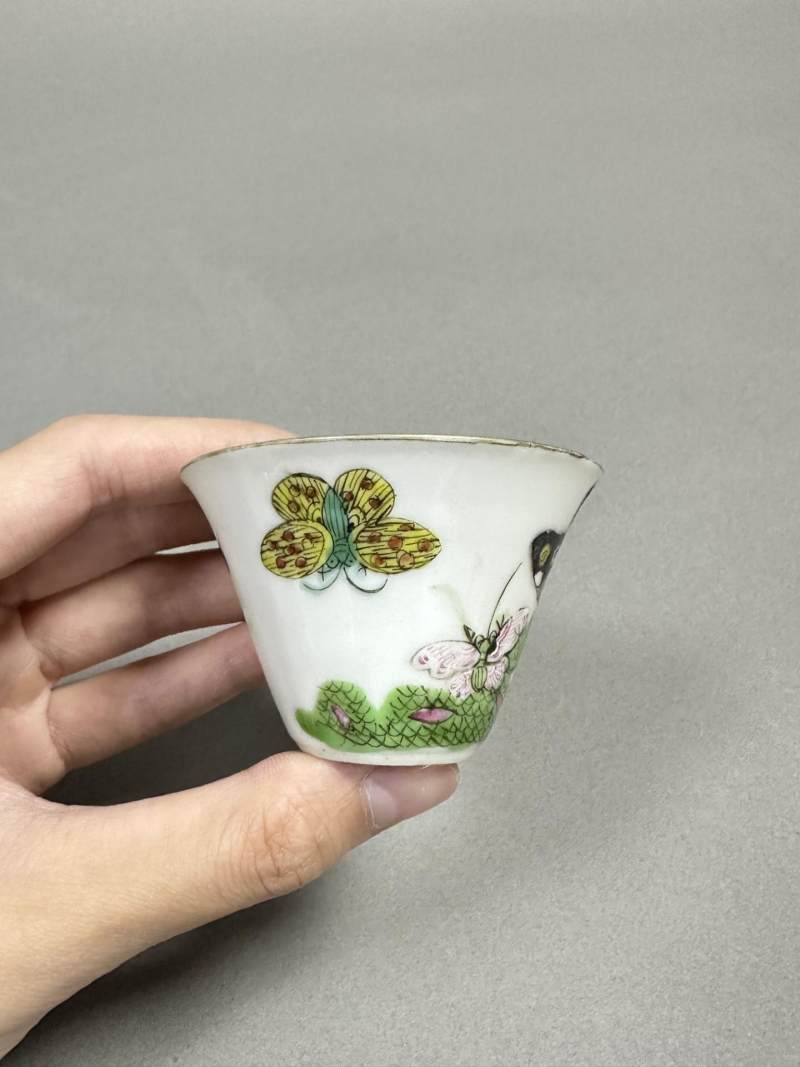    清道光 粉彩花蝶马蹄杯 - 图5