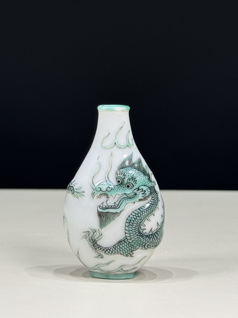 清道光 浅浮雕绿彩云龙纹鼻烟壶 - 图3