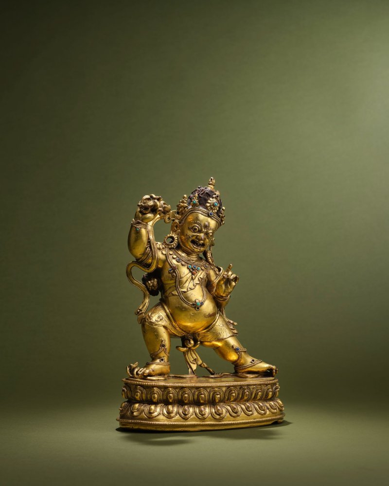 西藏　十四/十五世紀　銅合金鎏金金剛手菩薩像 | A RARE GILT COPPER-ALLOY FIGURE OF VAJRAPANI KRODHA - 图2