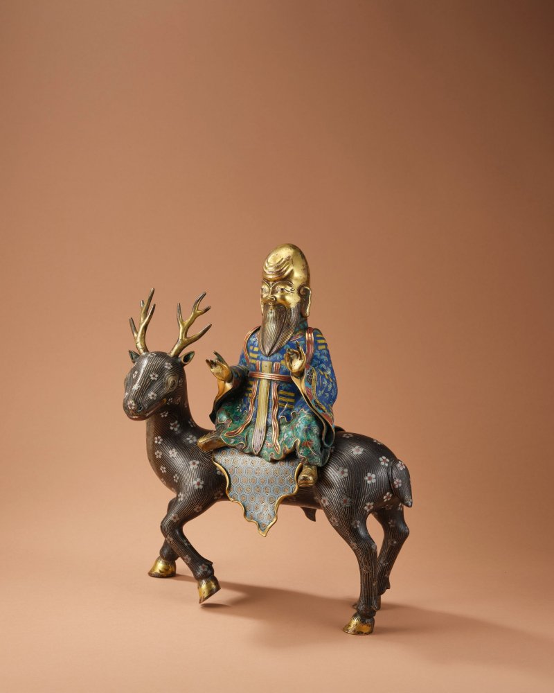 清乾隆　掐絲琺瑯「壽老乘鹿」香爐 | A RARE CLOISONNÉ-ENAMEL AND GILT-BRONZE 'SHOULAO AND DEER' INCENSE BURNER AND COVER - 图1