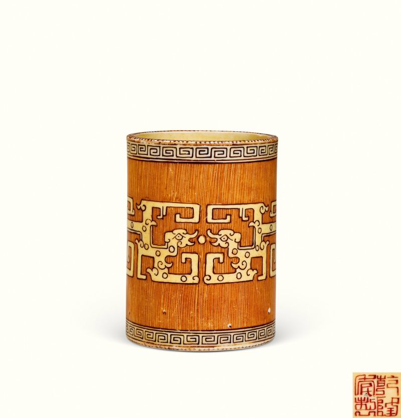清乾隆 仿竹纹釉夔龙纹笔筒 - 图1