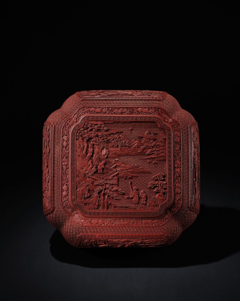 清乾隆　剔紅仙壽圖蓋盒 | A CARVED CINNABAR LACQUER 'IMMORTALS' BOX AND COVER - 图2