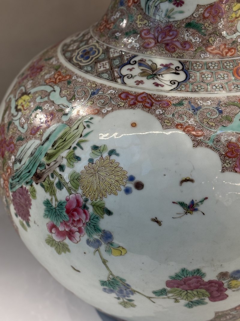 民國粉彩錦地蝠紋開窗花鳥天球瓶 - 图11