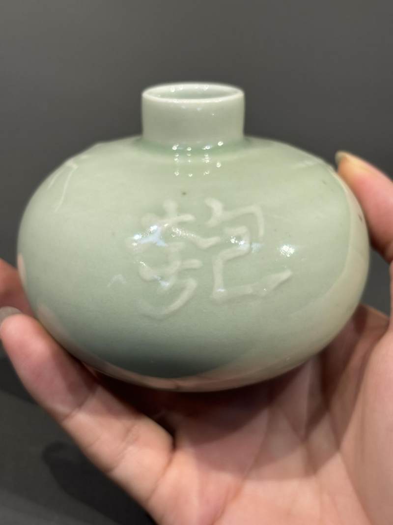    清“兰亭清玩”翠青釉草虫小罐 - 图4