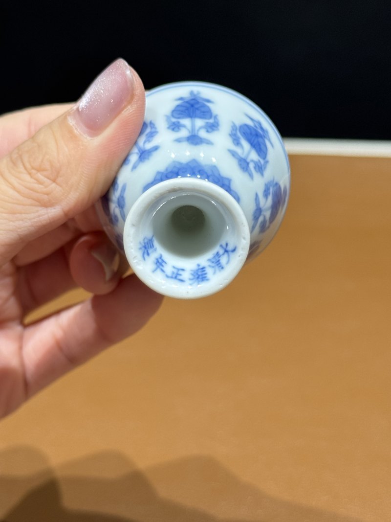 清雍正 仿成化青花莲托八吉祥小高足杯 - 图10