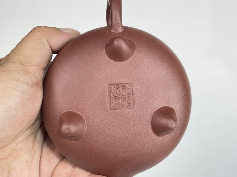 名家款紫砂壶一把 - 图4