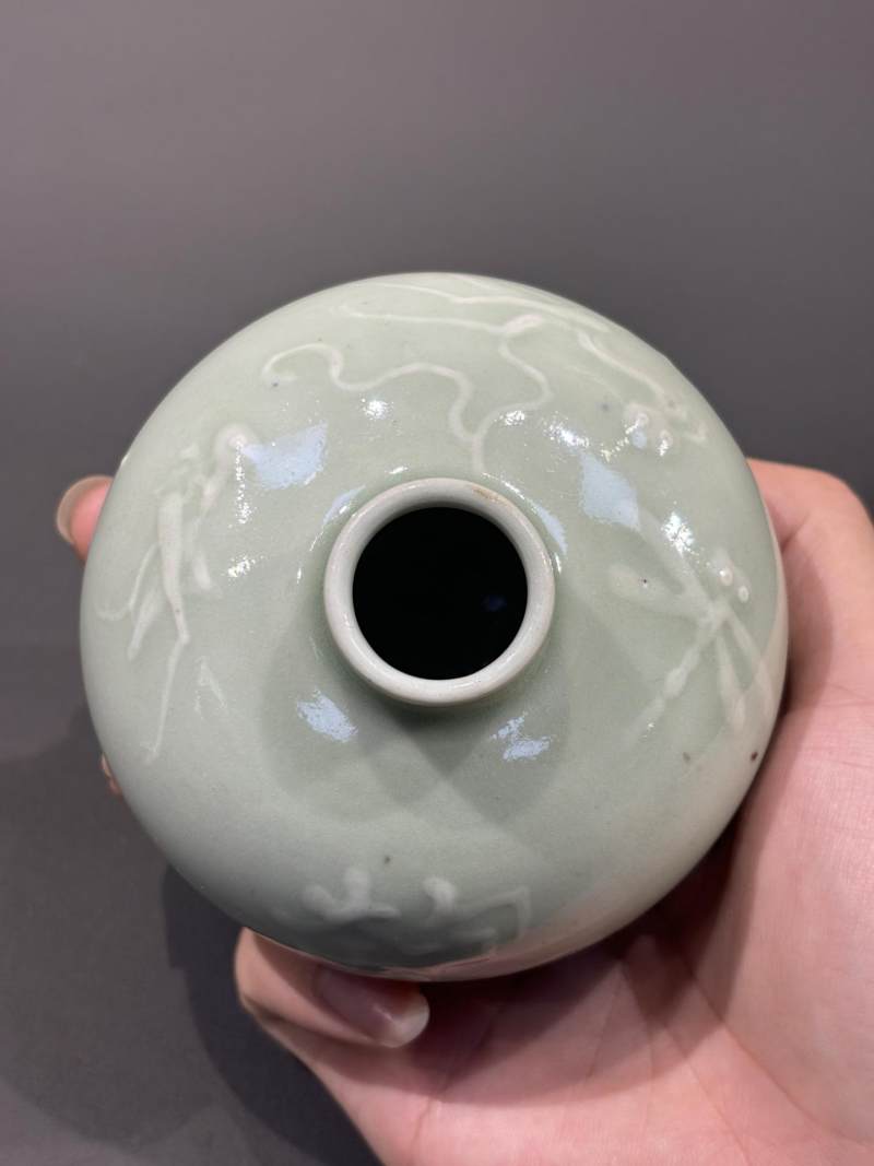   清“兰亭清玩”翠青釉草虫小罐 - 图5