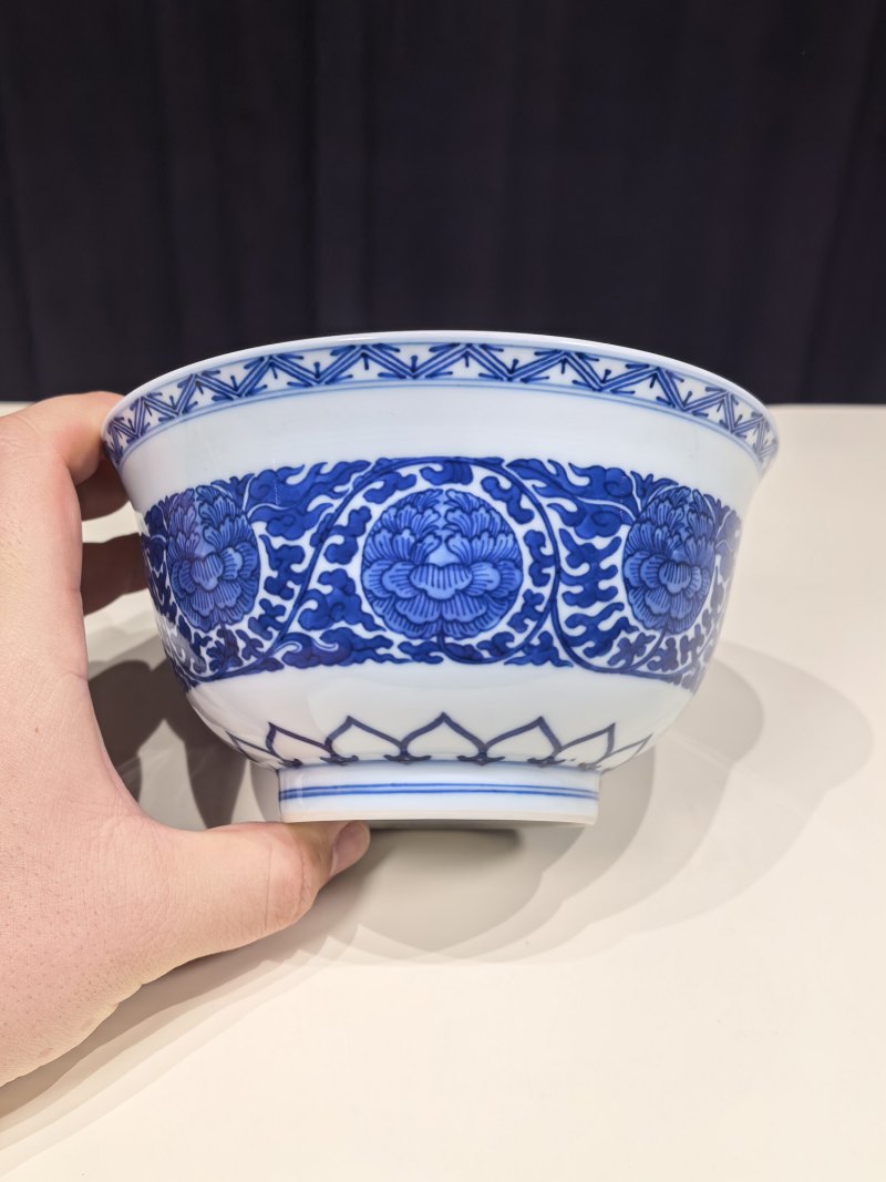 清乾隆 青花缠枝花卉纹碗 - 图5