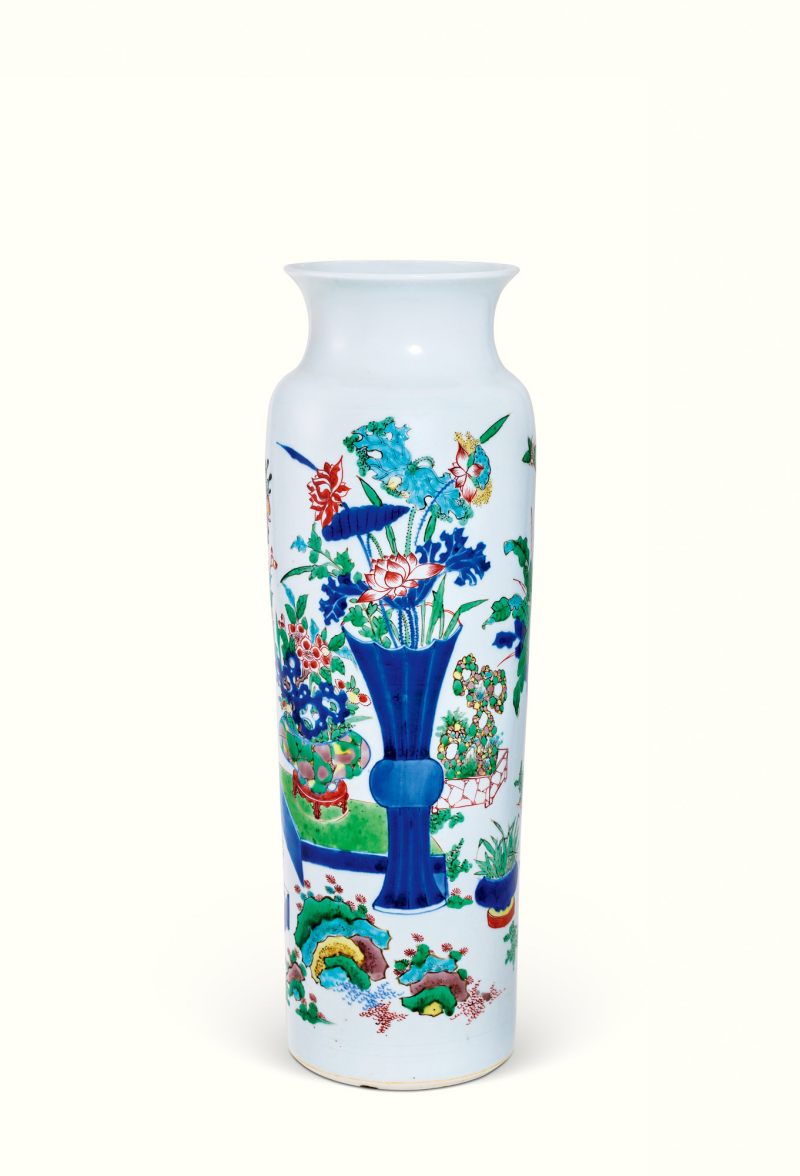 明崇祯 青花五彩博古清供花蝶纹筒瓶 - 图1