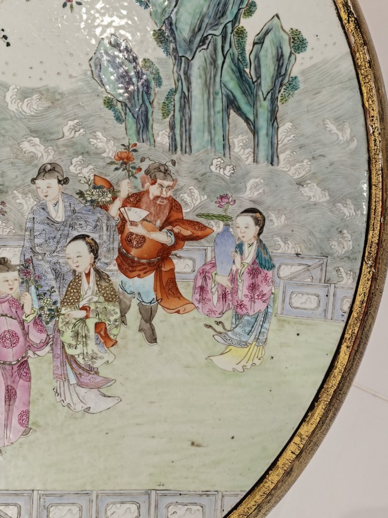 清乾隆 粉彩十二花神图案几 - 图4