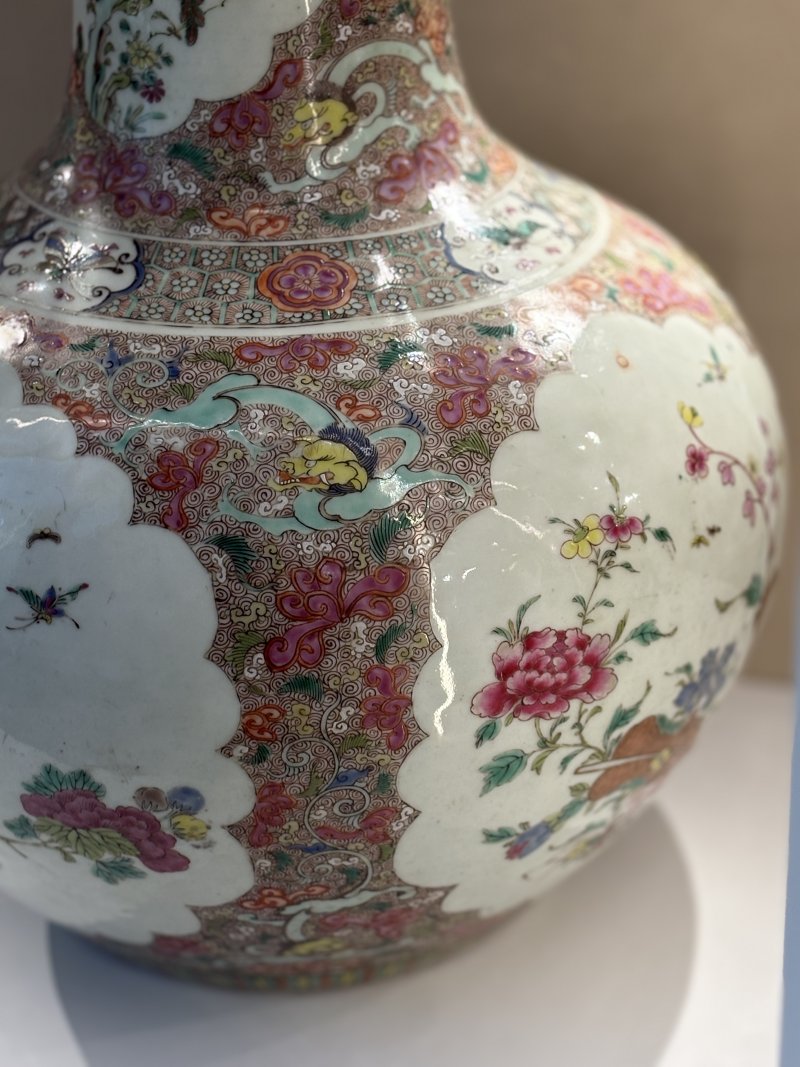 民國粉彩錦地蝠紋開窗花鳥天球瓶 - 图12