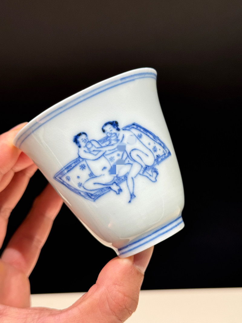 明崇祯 青花才子佳人图铃铛杯 - 图2