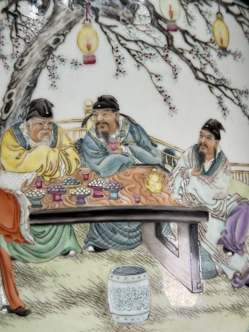 民国 绿地粉彩春夜宴桃李园图灯笼瓶一对 - 图8