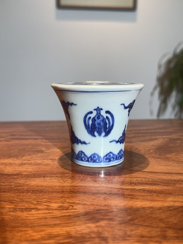 清 青花云蝠纹花插 - 图3