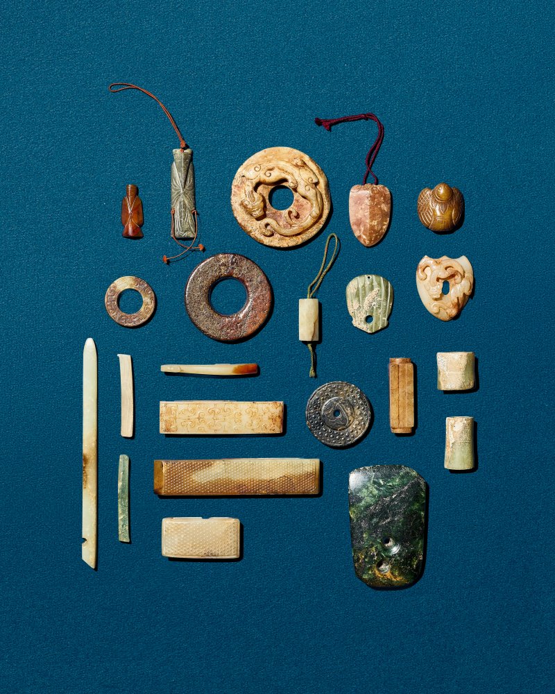 古玉及玉器一組三十二件  新石器時代或以後 - 图2