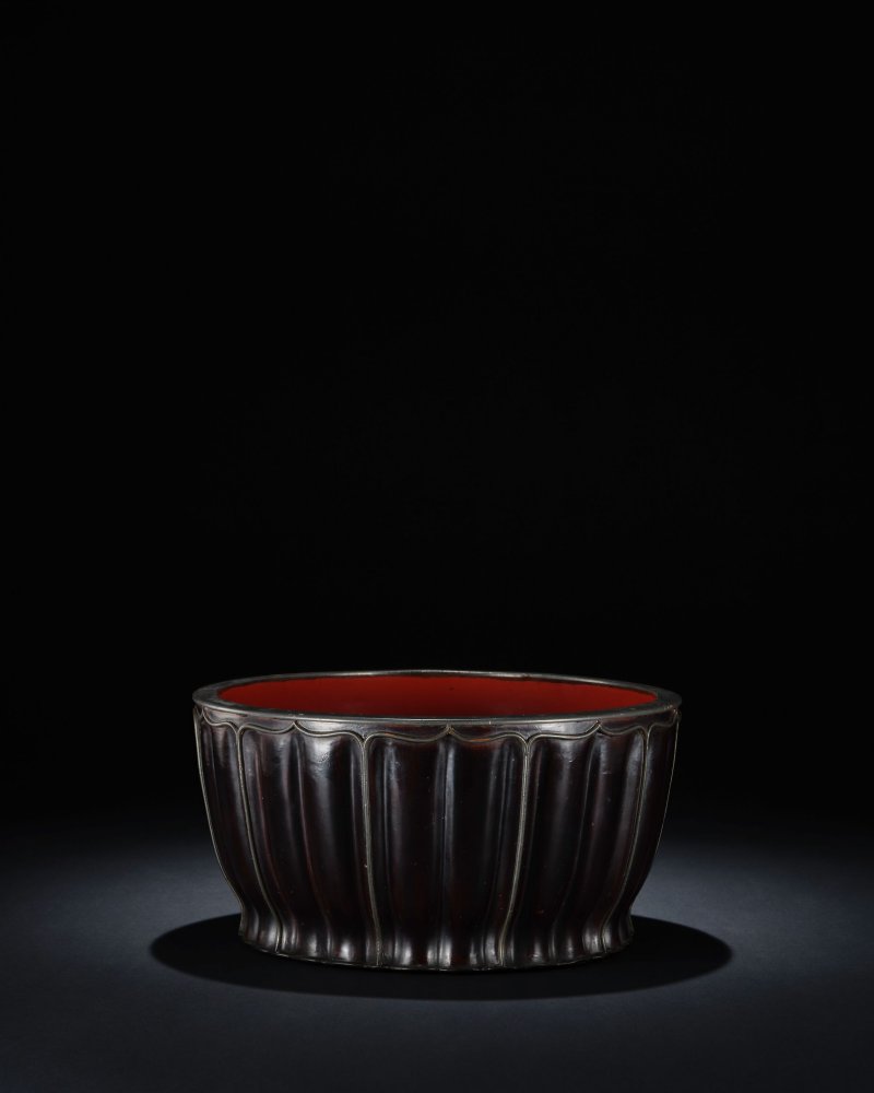元　黑漆蓮瓣式盒 | A BLACK LACQUER LOBED BOX