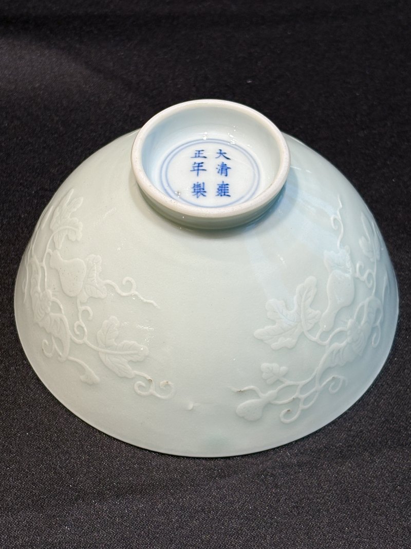 清雍正 粉青釉模印福祿萬代紋雞心碗一對 - 图23