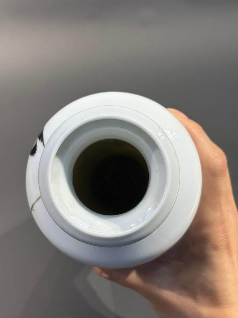    民国 粉彩喜鹊图洗口瓶 - 图11