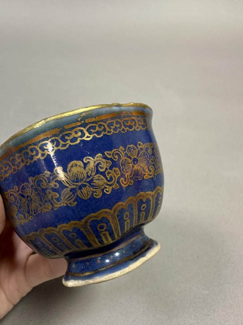    清乾隆 蓝釉描金花卉纹杯 - 图4