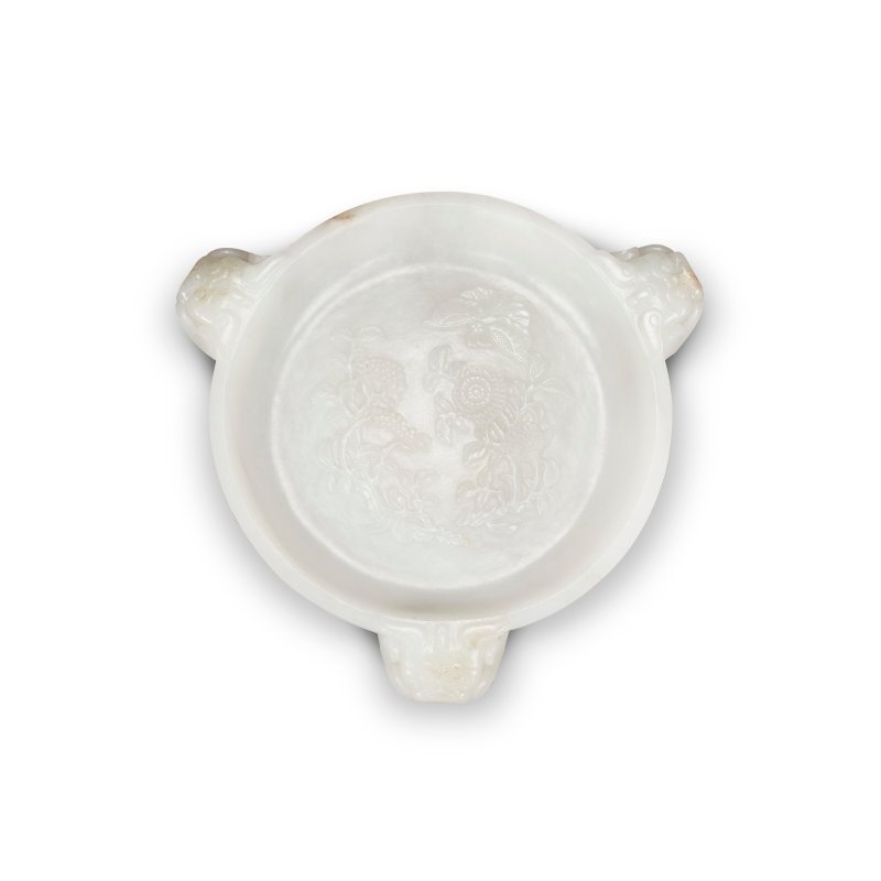 清十八/十九世紀 青白玉花蝶紋盤一對  QING DYNASTY, 18TH-19TH CENTURY - 图2