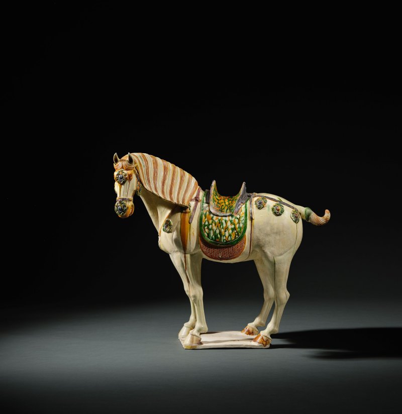 唐　三彩馬 | A MAGNIFICENT LARGE SANCAI-GLAZED CAPARISONED HORSE - 图12