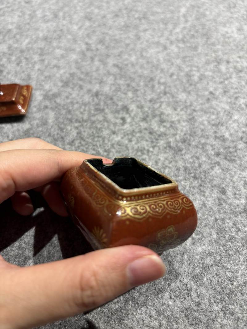    清乾隆 紫金地描金花卉纹带盖水丞 - 图7