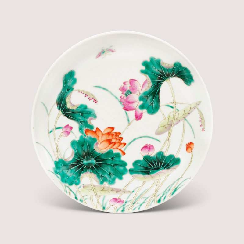 清同治 粉彩荷花圖盤 雙圈六字楷書款  TONGZHI SIX-CHARACTER MARK IN UNDERGLAZE BLUE WITHIN A DOUBLE CIRCLE AND OF THE PERIOD (1862-1874) - 图1