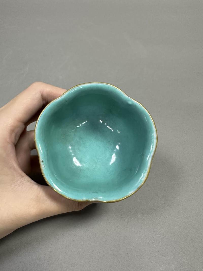    清乾隆 蓝釉描金花卉纹杯 - 图5