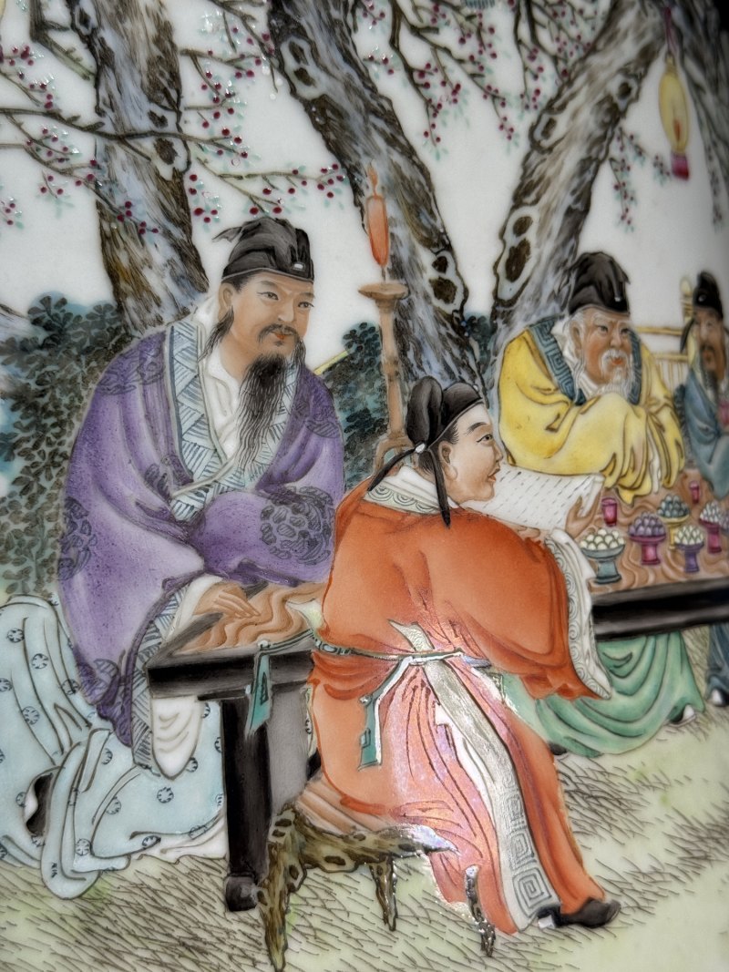 民国 绿地粉彩春夜宴桃李园图灯笼瓶一对 - 图9