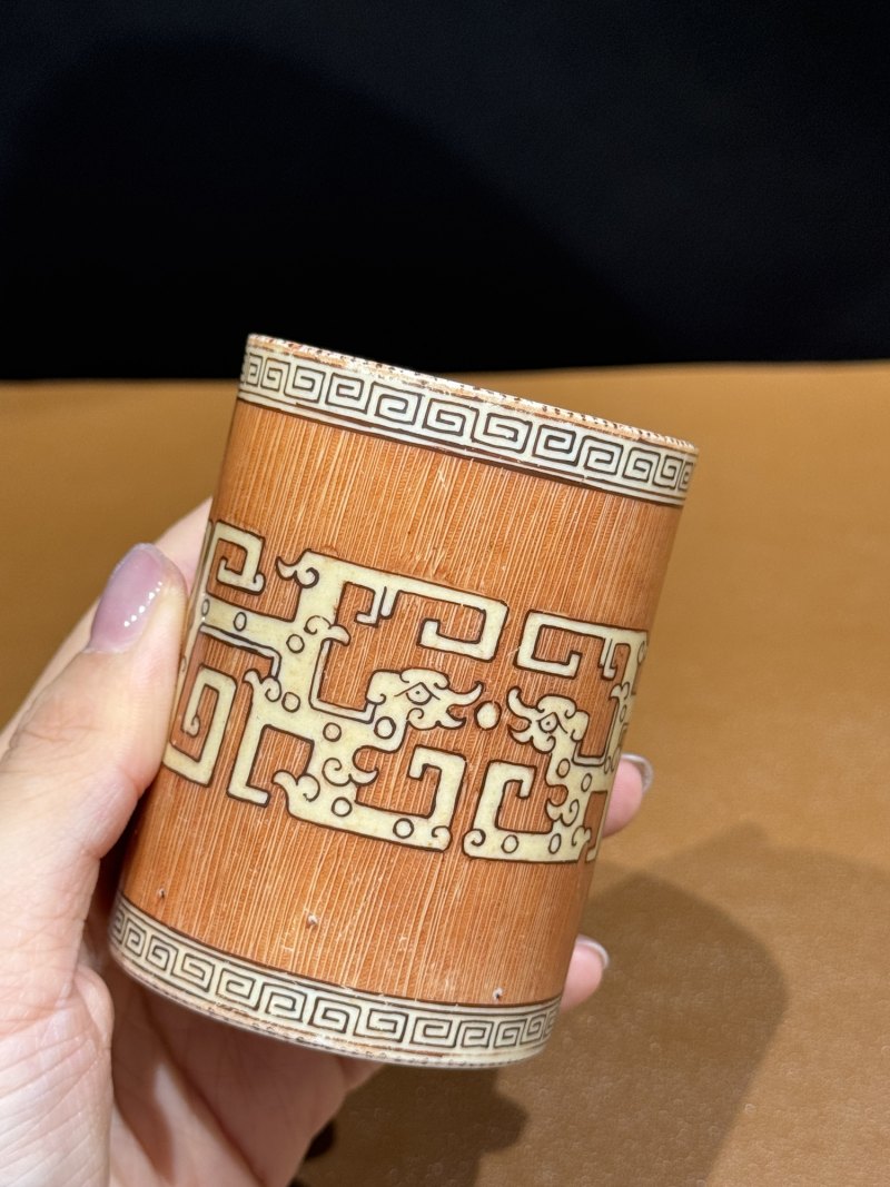 清乾隆 仿竹纹釉夔龙纹笔筒 - 图7