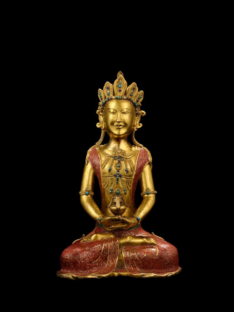 十八世紀上半葉　銅鎏金掐絲琺瑯無量壽佛坐像 | A RARE GILT-BRONZE AND CLOISONNÉ ENAMEL FIGURE OF AMITAYUS - 图2