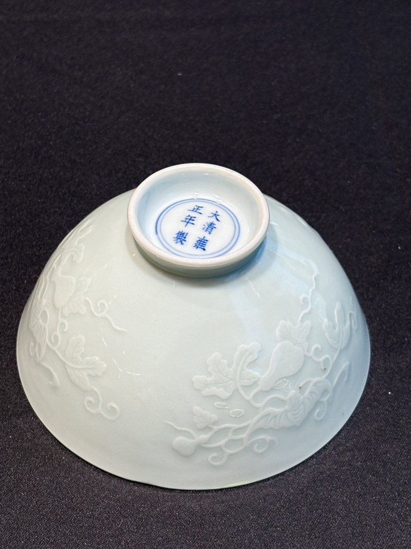 清雍正 粉青釉模印福祿萬代紋雞心碗一對 - 图24