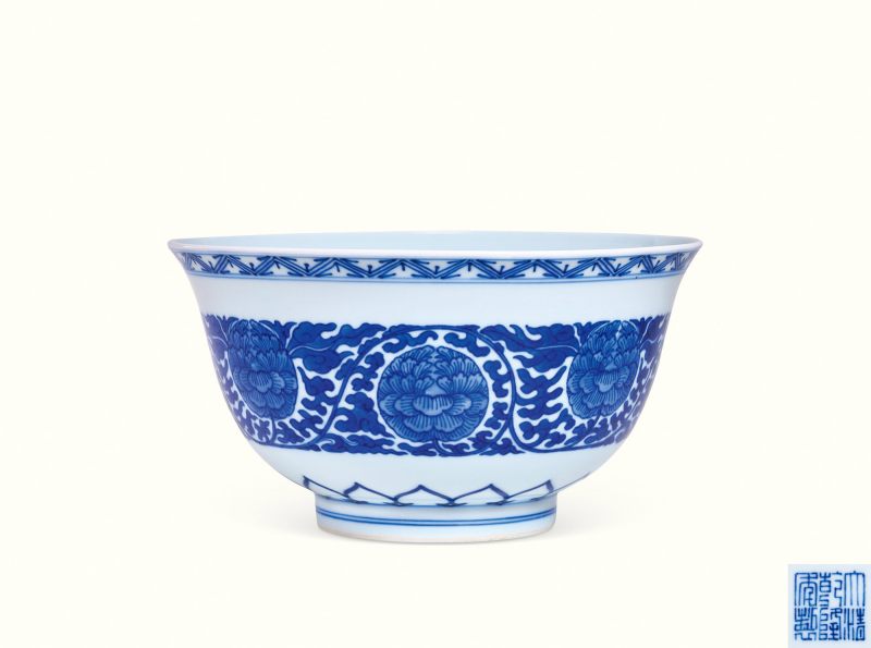 清乾隆 青花缠枝花卉纹碗 - 图1